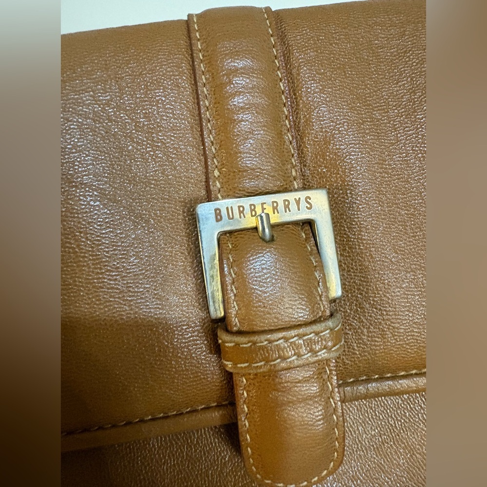 Burberrys Crossbody Bag‎ with Gold Details - Picture 10 of 14